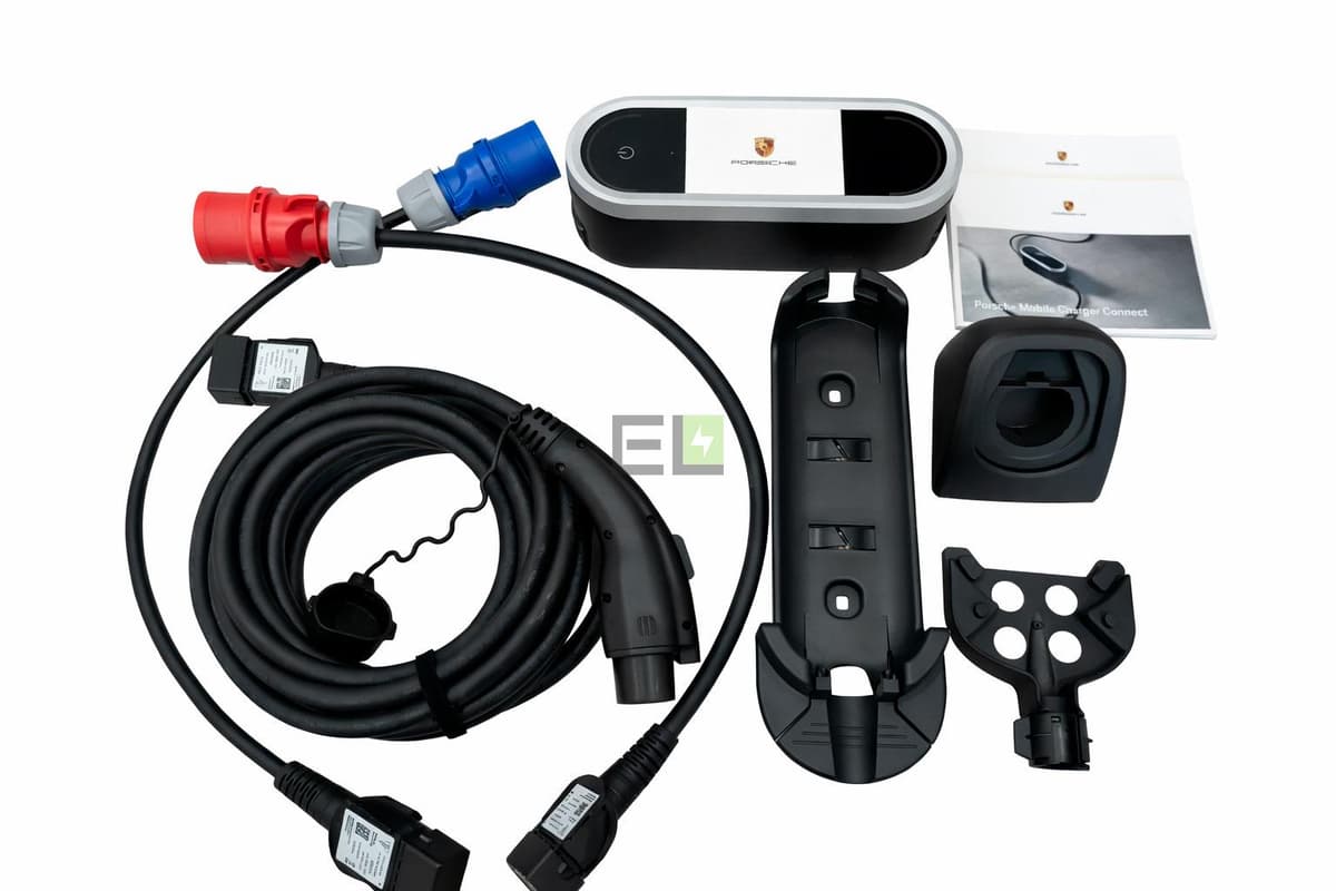 Портативная зарядная станция Porsche Mobile Charger Connect — до 22 кВт — GBT
